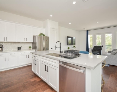 2620 Mcilhenny Street - Photo Thumbnail 9