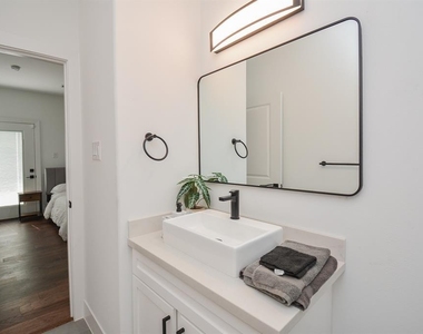 2620 Mcilhenny Street - Photo Thumbnail 24
