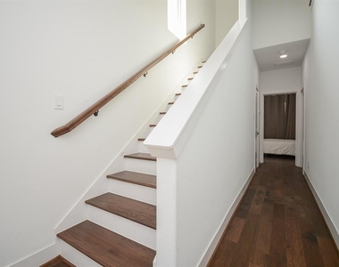 2620 Mcilhenny Street - Photo Thumbnail 2