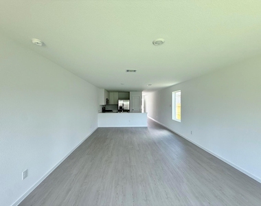 920 Capracotta Drive - Photo Thumbnail 2