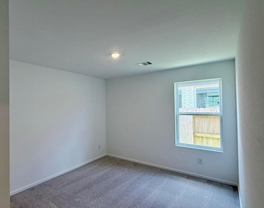 920 Capracotta Drive - Photo Thumbnail 9