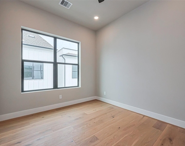 1222 W 24th Street - Photo Thumbnail 15