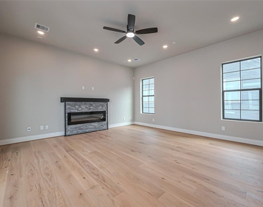 1222 W 24th Street - Photo Thumbnail 3