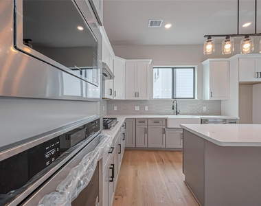 1222 W 24th Street - Photo Thumbnail 13