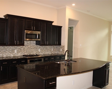 21911 Avalon Queen Drive - Photo Thumbnail 2