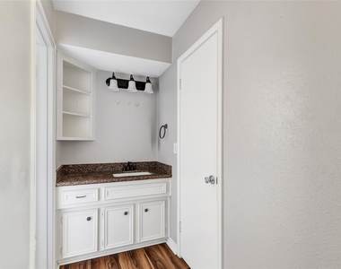 2414 Chanay Lane - Photo Thumbnail 14