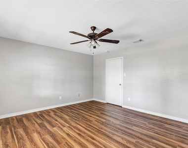 2414 Chanay Lane - Photo Thumbnail 13