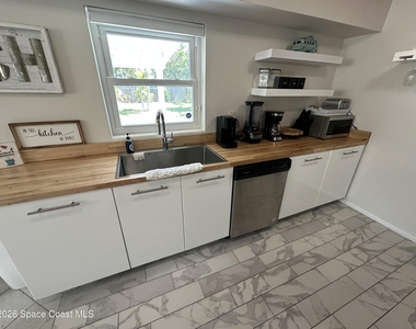 302 5th Avenue - Photo Thumbnail 7