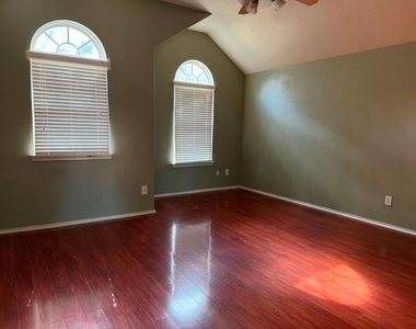 11030 Knobbley Oak Court - Photo Thumbnail 4
