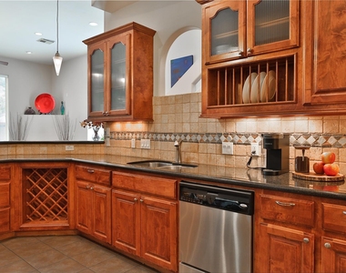 826 E 29th Street - Photo Thumbnail 9
