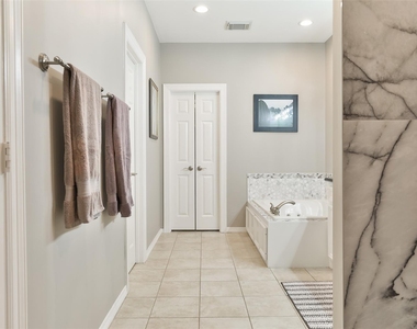 826 E 29th Street - Photo Thumbnail 15