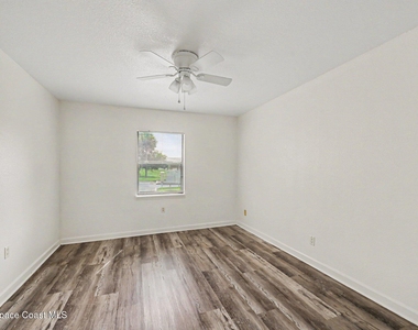 4304 London Town Road S - Photo Thumbnail 8