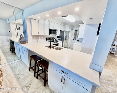 425 Buchanan Avenue - Photo Thumbnail 5