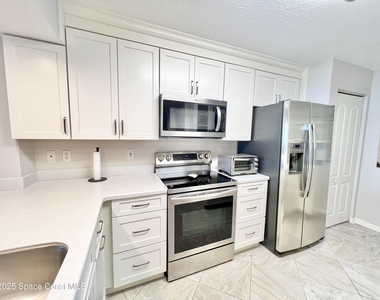 425 Buchanan Avenue - Photo Thumbnail 3