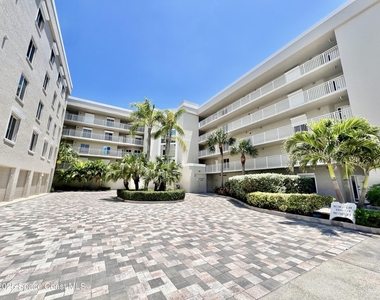 425 Buchanan Avenue - Photo Thumbnail 1