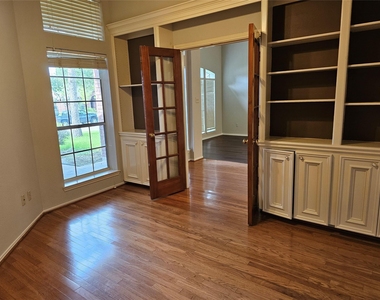 6930 Shady Lane - Photo Thumbnail 2