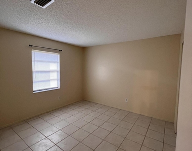 1675 Jack Oates Boulevard - Photo Thumbnail 4