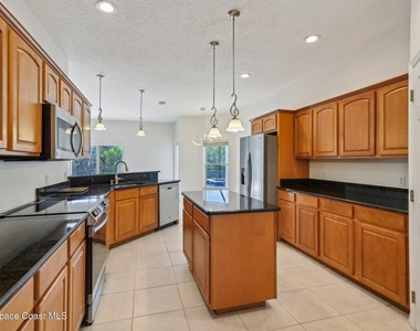 929 Hialeah Street - Photo Thumbnail 16