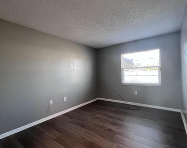 1514 Clearlake Road - Photo Thumbnail 6