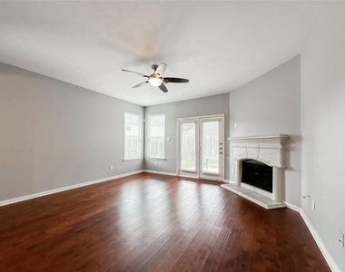 6810 Summer Bridge Lane - Photo Thumbnail 16