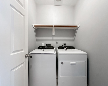 6810 Summer Bridge Lane - Photo Thumbnail 33