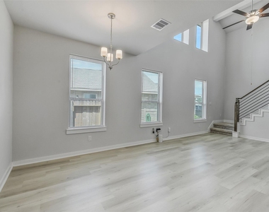 2734 Pheasant Hill Court - Photo Thumbnail 12