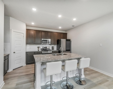 2734 Pheasant Hill Court - Photo Thumbnail 7
