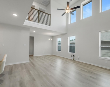 2734 Pheasant Hill Court - Photo Thumbnail 4