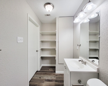 5606 Willow Glen Drive - Photo Thumbnail 11