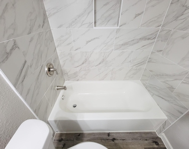 5606 Willow Glen Drive - Photo Thumbnail 10