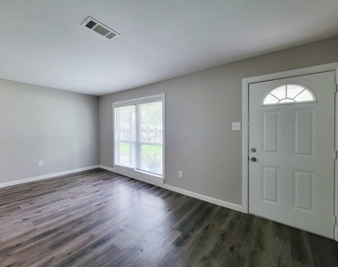 5606 Willow Glen Drive - Photo Thumbnail 4