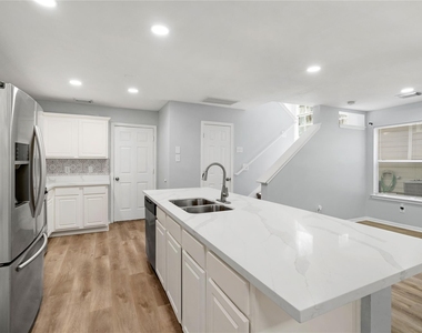 38 N Walden Elms S - Photo Thumbnail 7