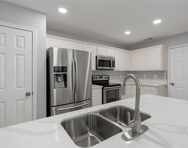 38 N Walden Elms S - Photo Thumbnail 6