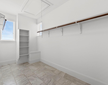 702 N Shepherd Drive - Photo Thumbnail 13