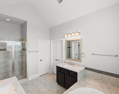 702 N Shepherd Drive - Photo Thumbnail 12