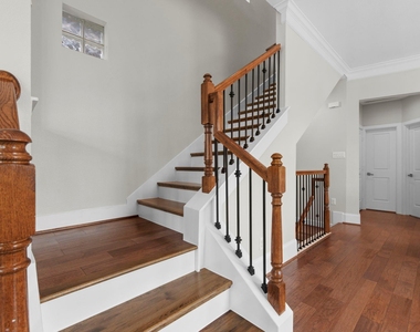 702 N Shepherd Drive - Photo Thumbnail 9