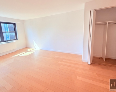 East 39th Street - Photo Thumbnail 2