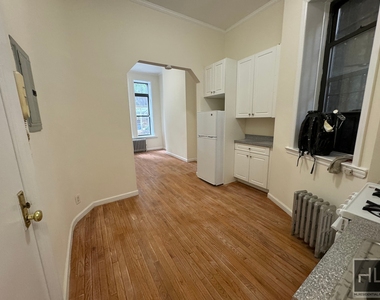 East 38 Street - Photo Thumbnail 3