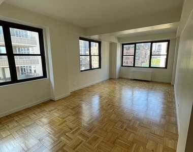 East 49 Street - Photo Thumbnail 2