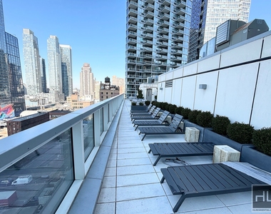 West 36th Street - Photo Thumbnail 5