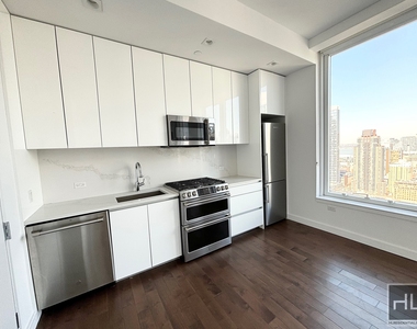 West 36th Street - Photo Thumbnail 2