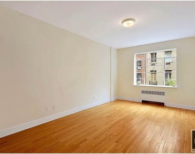 East 67 Street - Photo Thumbnail 2