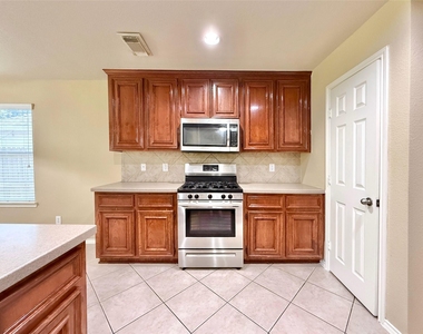 1810 Katlyn Lane - Photo Thumbnail 17