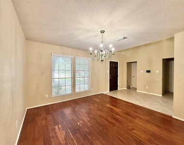 1810 Katlyn Lane - Photo Thumbnail 6