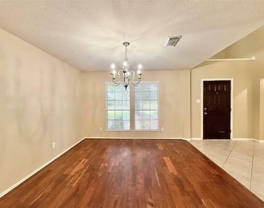 1810 Katlyn Lane - Photo Thumbnail 4