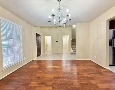 1810 Katlyn Lane - Photo Thumbnail 7