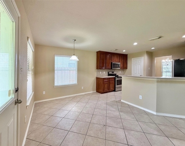 1810 Katlyn Lane - Photo Thumbnail 12