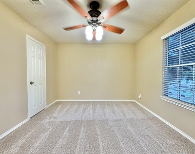 1810 Katlyn Lane - Photo Thumbnail 36