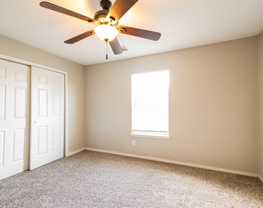 18222 Noble Forest Drive - Photo Thumbnail 12