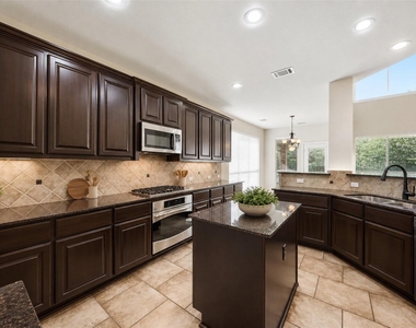 63 Vershire Circle - Photo Thumbnail 6